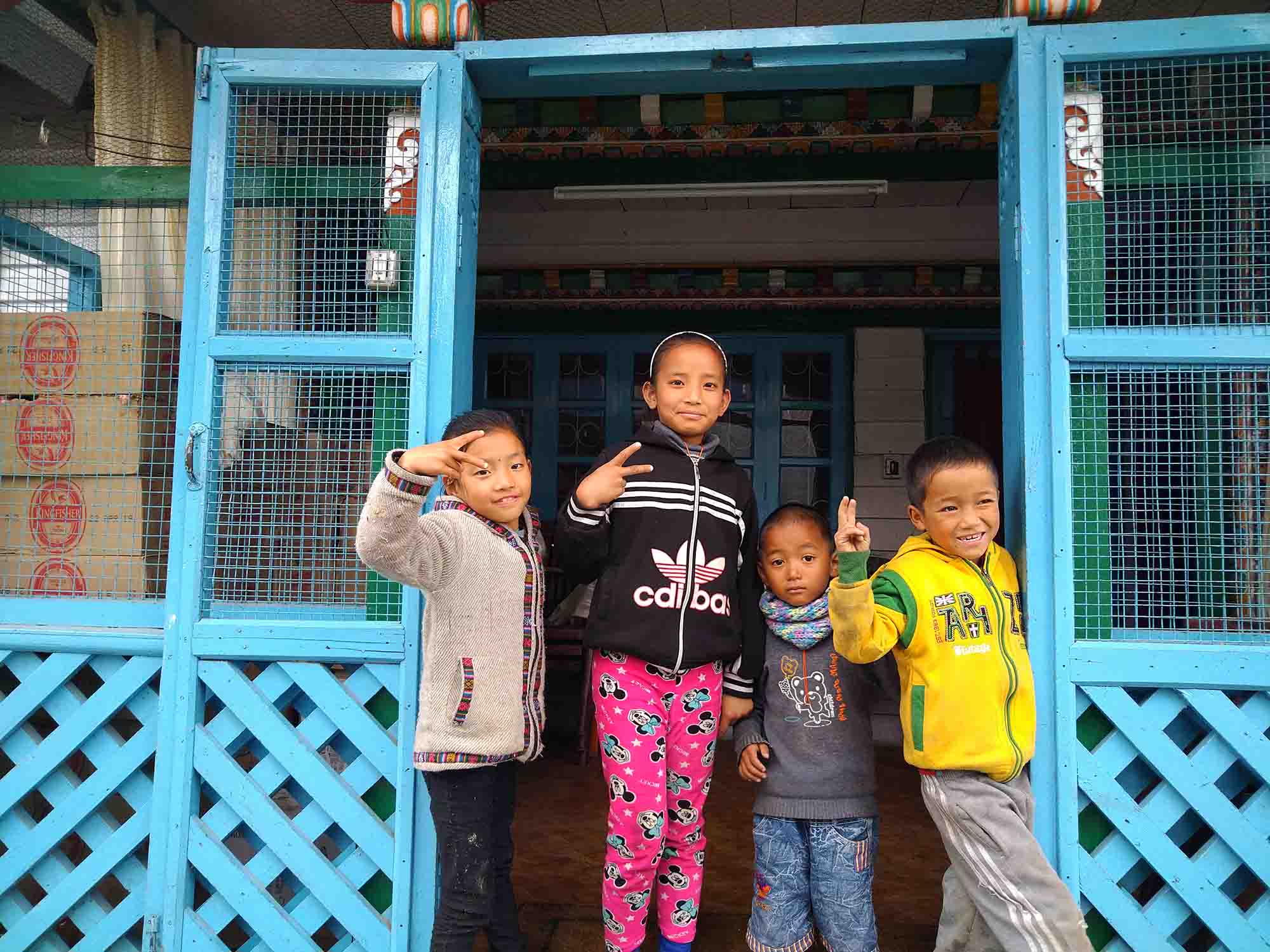 friendly-childrens-in-mechukha.jpg